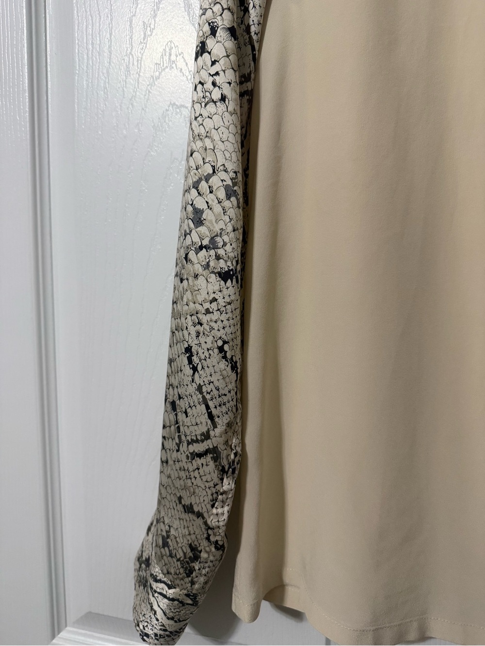 Equipment 100% Silk Blouse with Snake-Print Sleeves- S - Picture 4 of 7